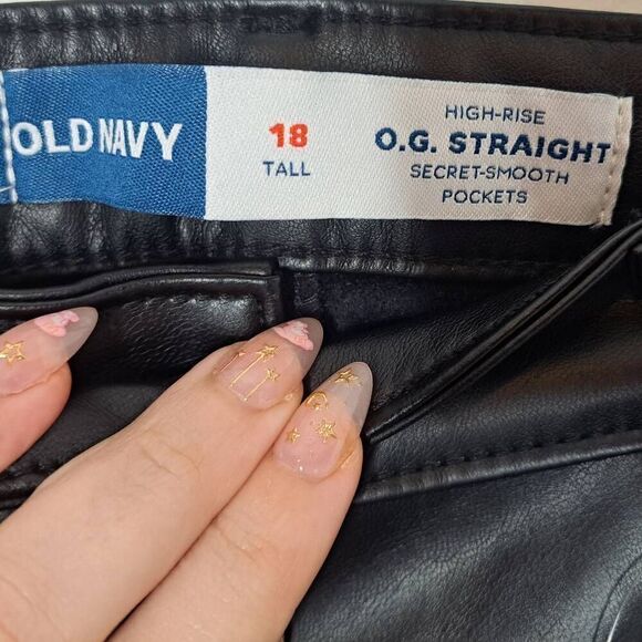 Old Navy Women's Plus Size OG High Rise Straight Vegan Leather size 18 Tall NWOT - Picture 5 of 7